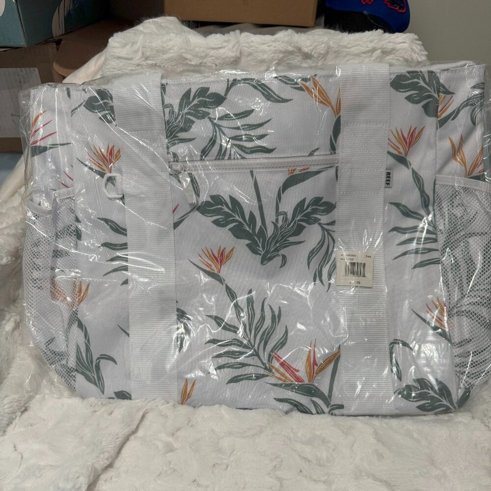 Vista Beach Tote by Reef